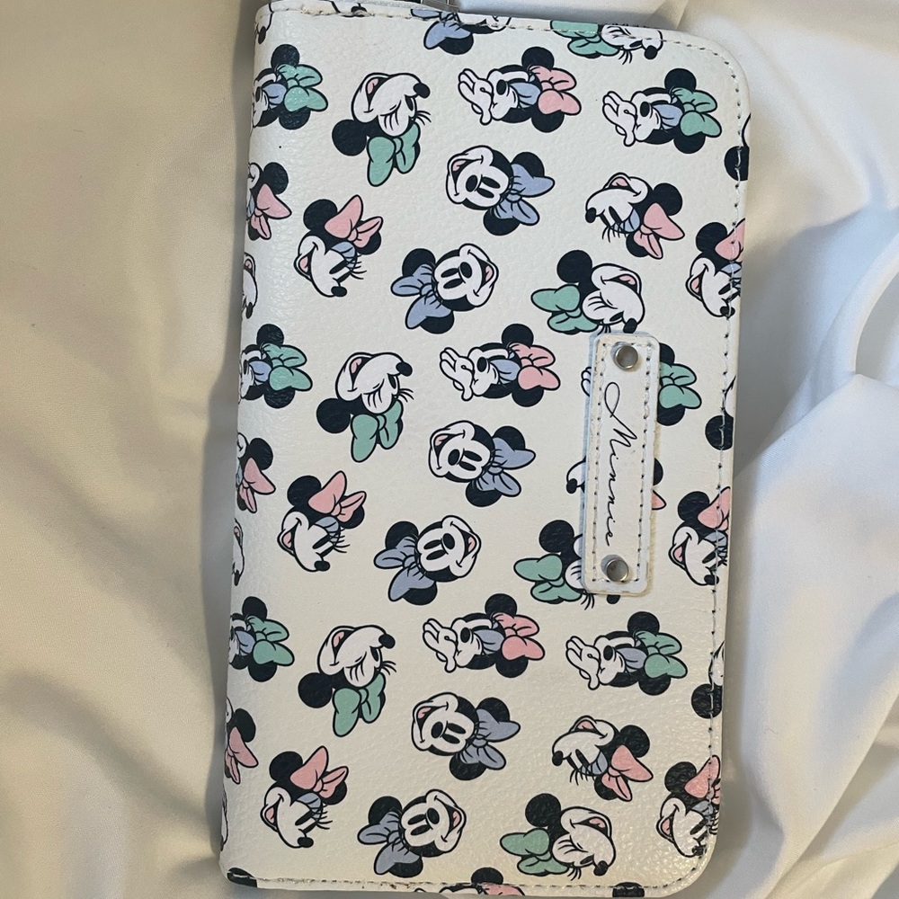 Disney White Wallet with Mickey Mouse and Minnie Mouse Pattern